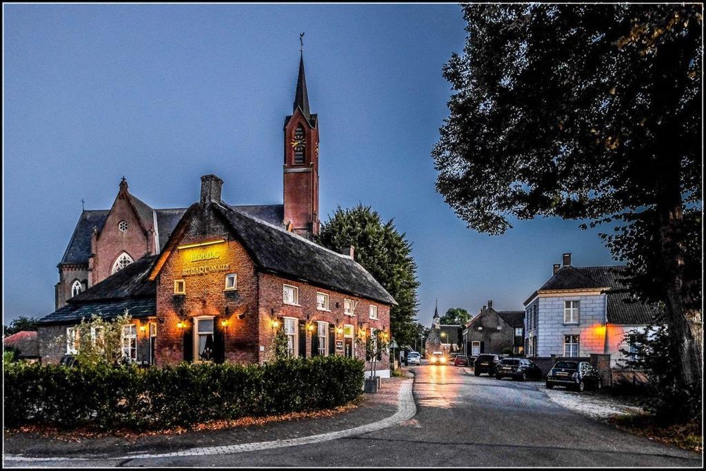 Herberg Het Hart Van Alem Exterior foto